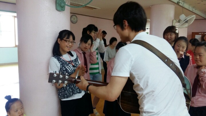 1,282차 희파콘서트 <웃는얼굴이 좋아> - 아름이와의 첫 만남(160519) 